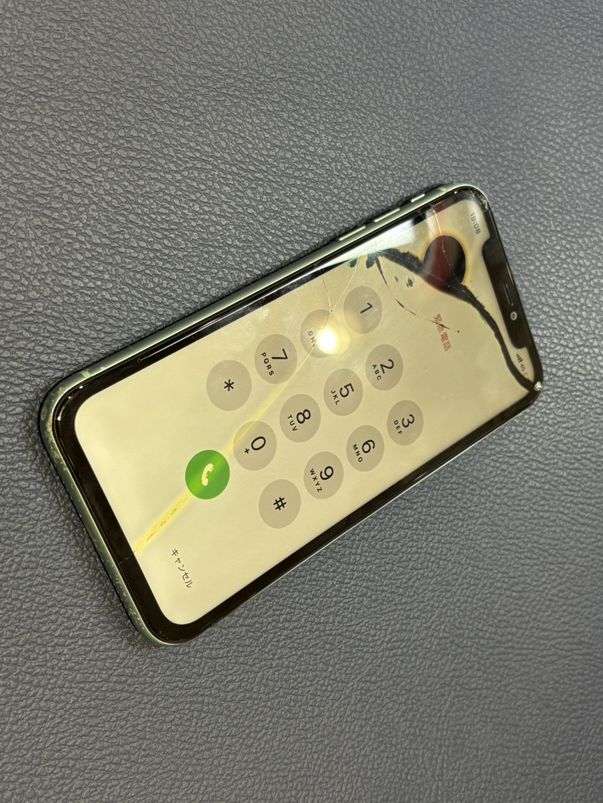 iPhone11（アイフォン）の液晶破損　画面交換承りました！！